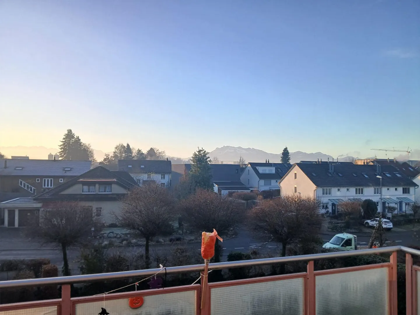 Soleggiato e tranquillo con bella vista sulla zona ricreativa e sulle montagne - Foto 16 di 19