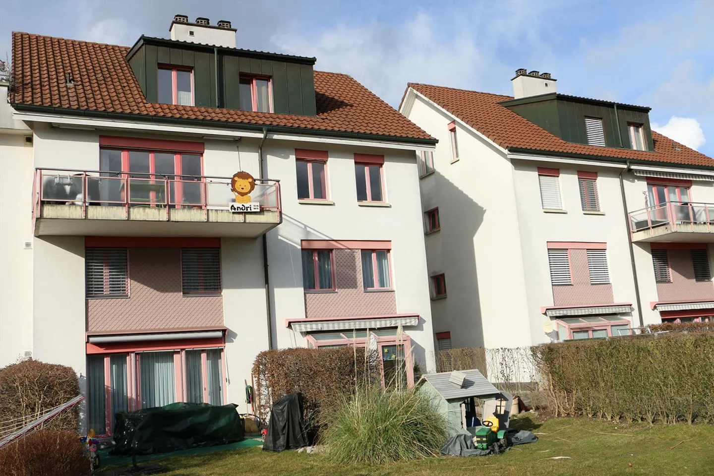 Soleggiato e tranquillo con bella vista sulla zona ricreativa e sulle montagne - Foto 18 di 19