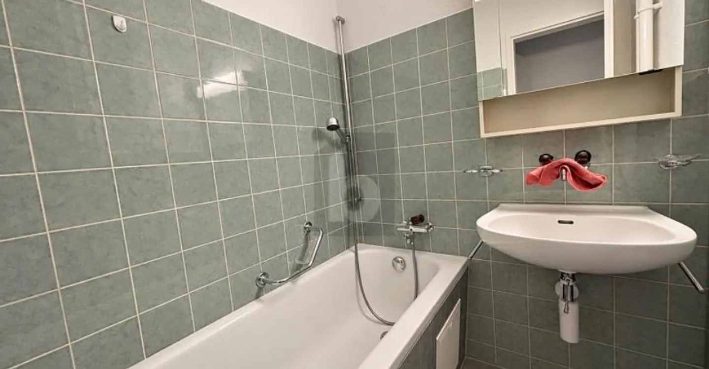 CENTRAL LOCATION MEETS LIVING COMFORT - Photo 5 of 6