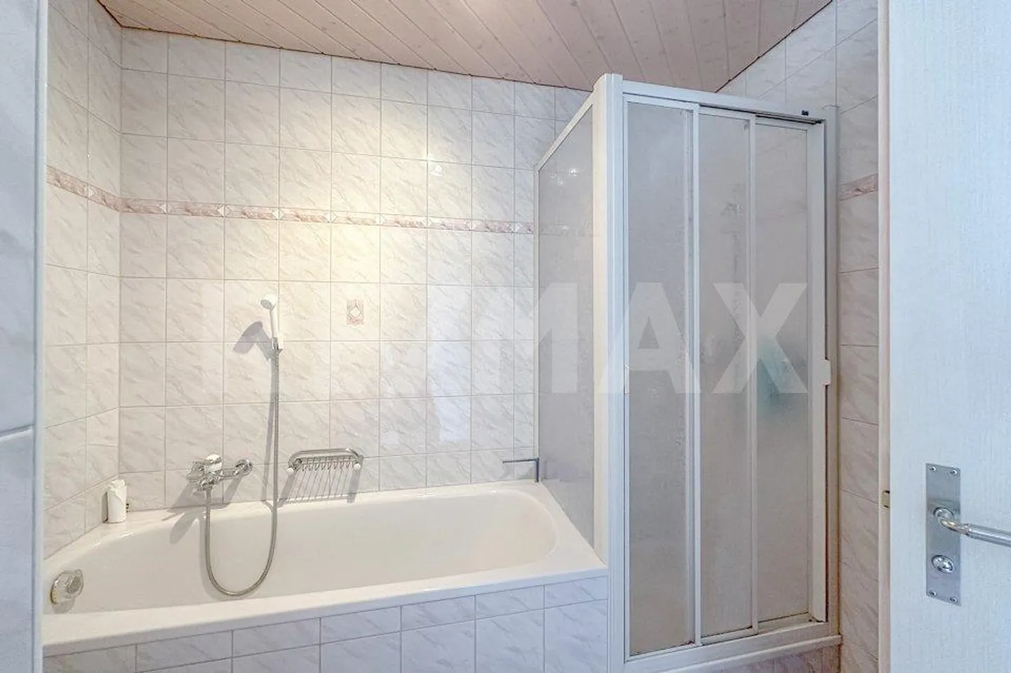 Proprietà residenziale e commerciale attraente in una posizione centrale - Foto 11 di 13