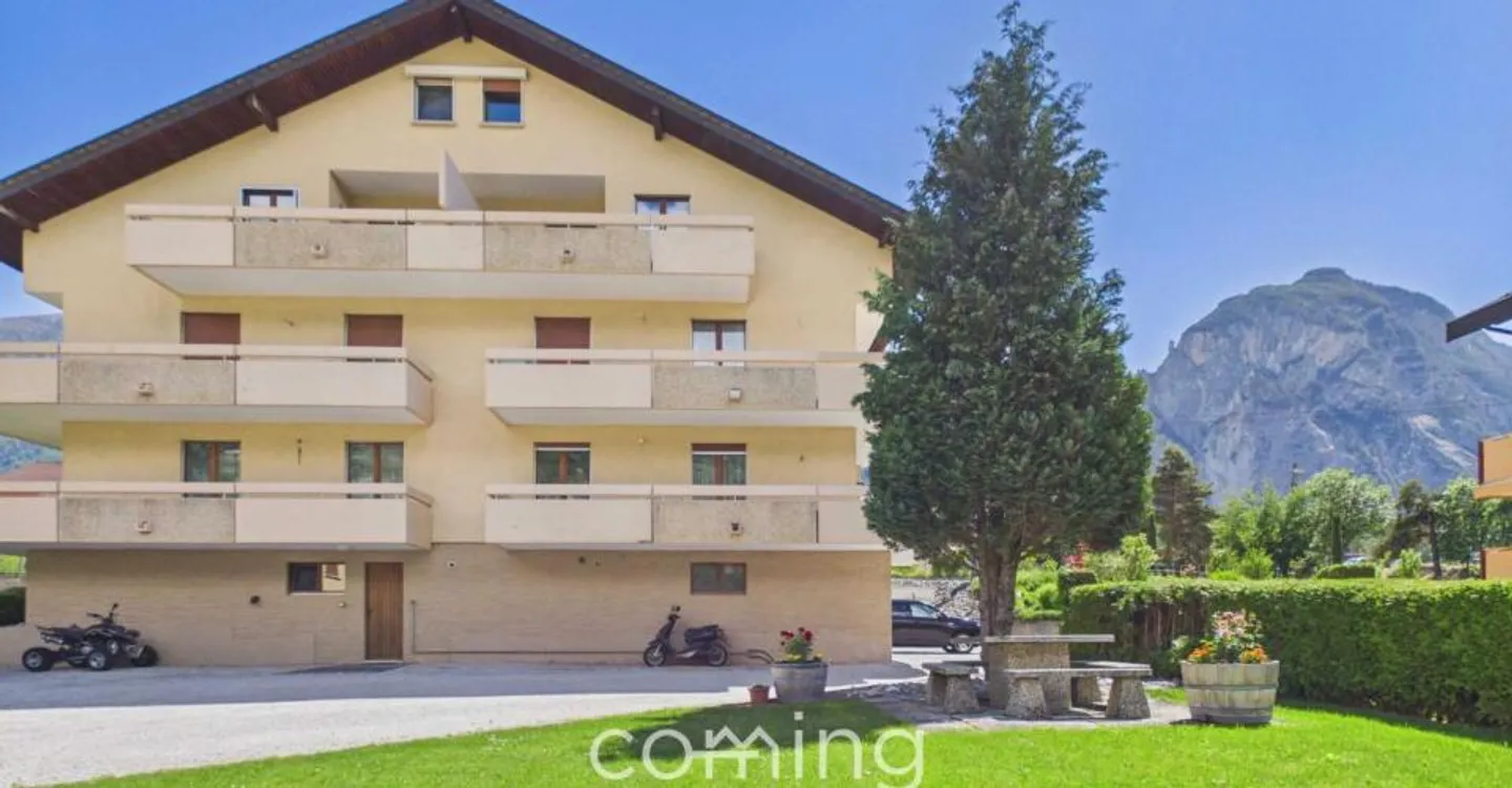 Living with a View - Spacious 6-Room Duplex Apartment in Susten - Photo 1 of 12