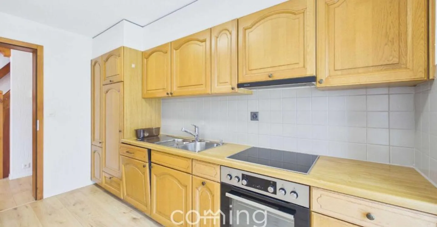 Living with a View - Spacious 6-Room Duplex Apartment in Susten - Photo 7 of 12