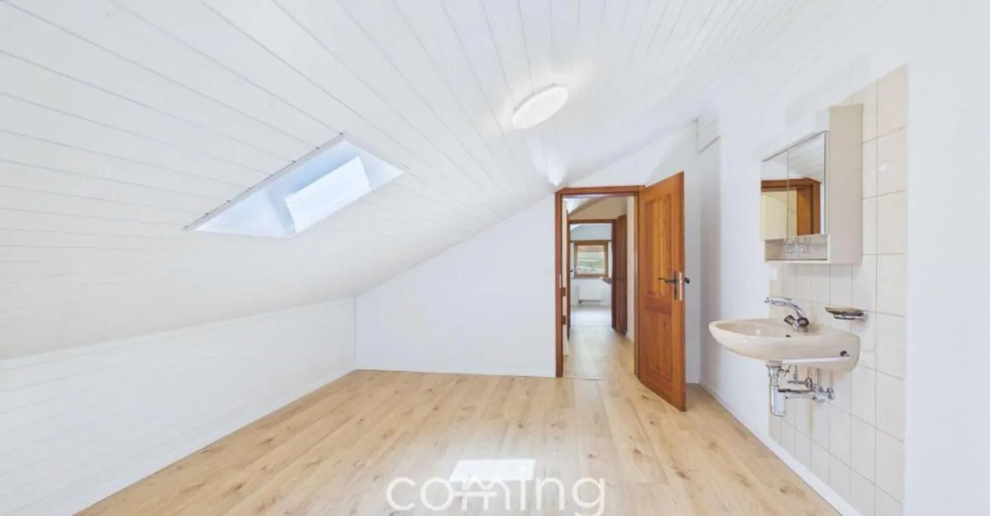 Living with a View - Spacious 6-Room Duplex Apartment in Susten - Photo 9 of 12