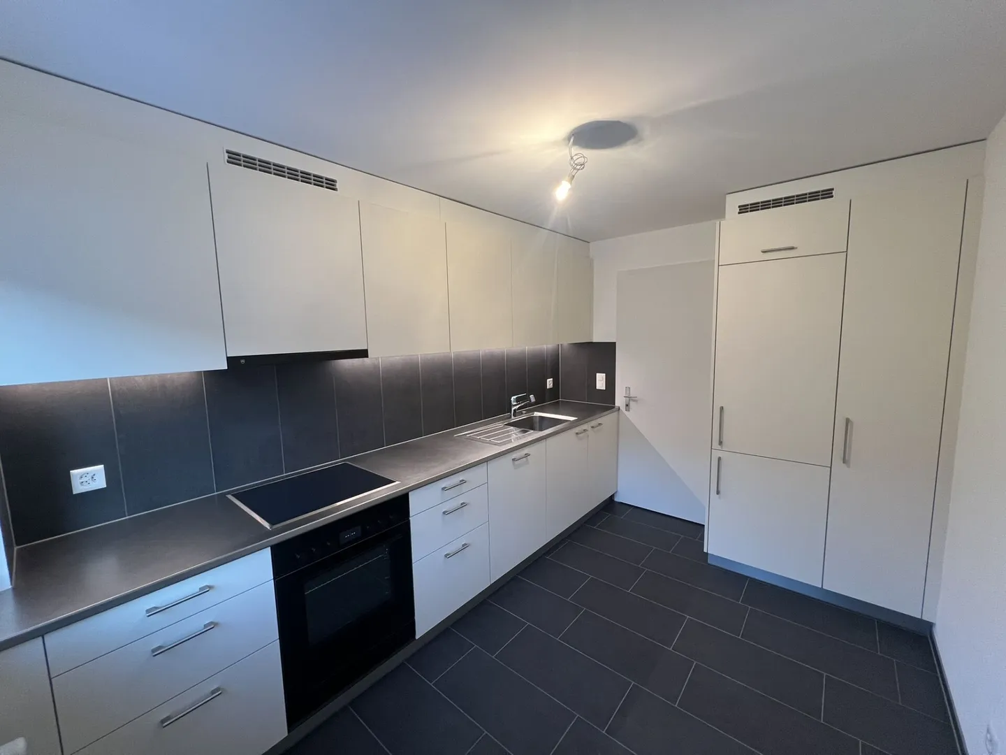 La Neuveville, magnifico appartamento di 4.5 locali completamente ristrutturato con balcone - Foto 1 di 3