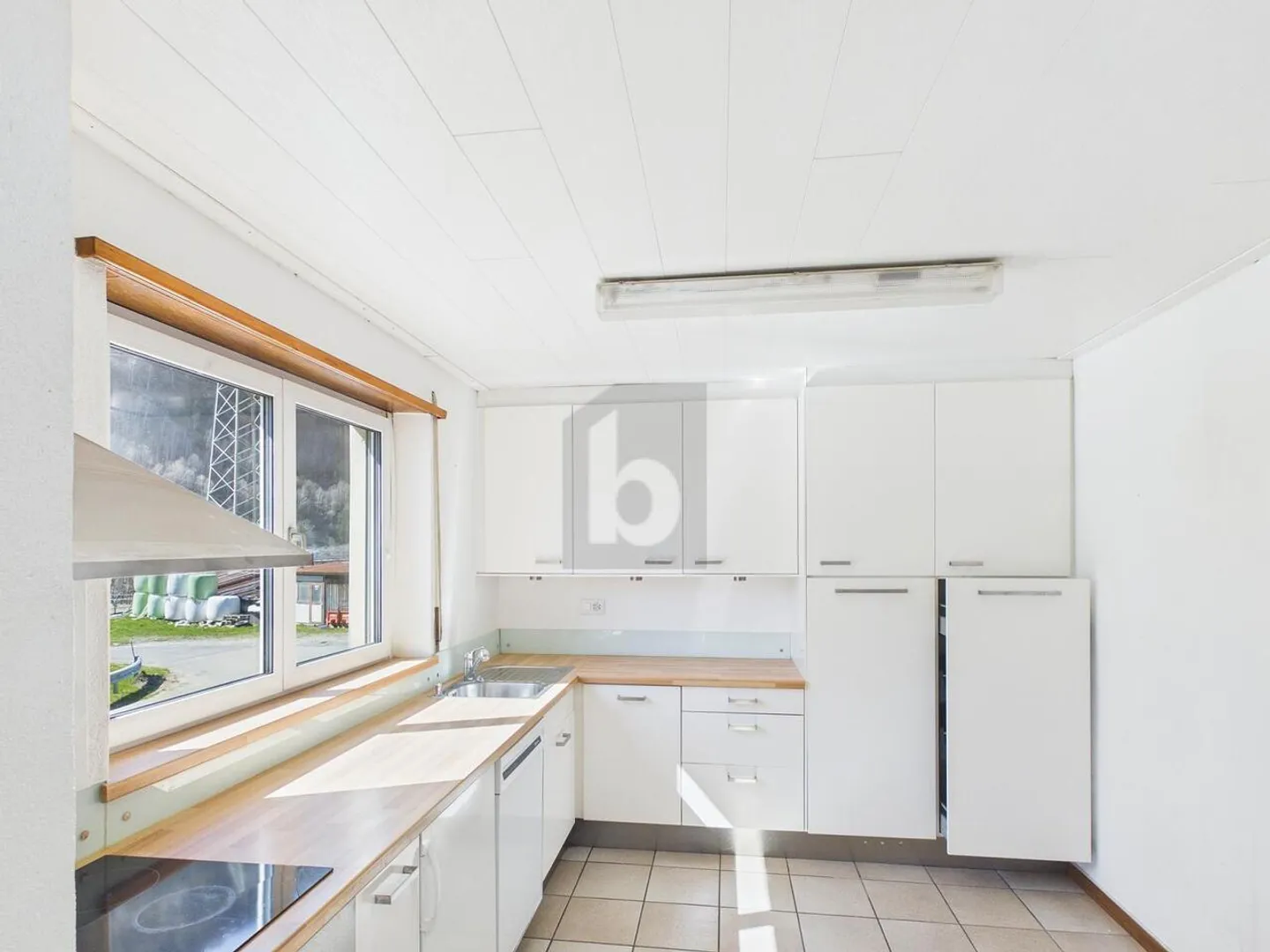 SPAZIOSA E ACCOGLIENTE CON GIARDINO - Foto 3 di 6