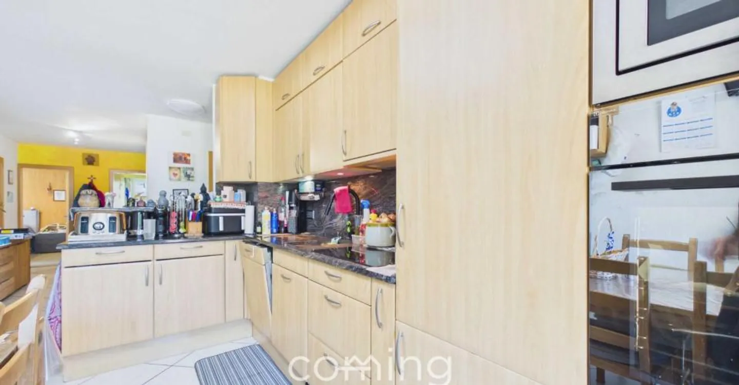 Balcony, Mountain Panorama and Plenty of Space - Family-Friendly 4.5-Room Apartment in Susten - Photo 4 of 11