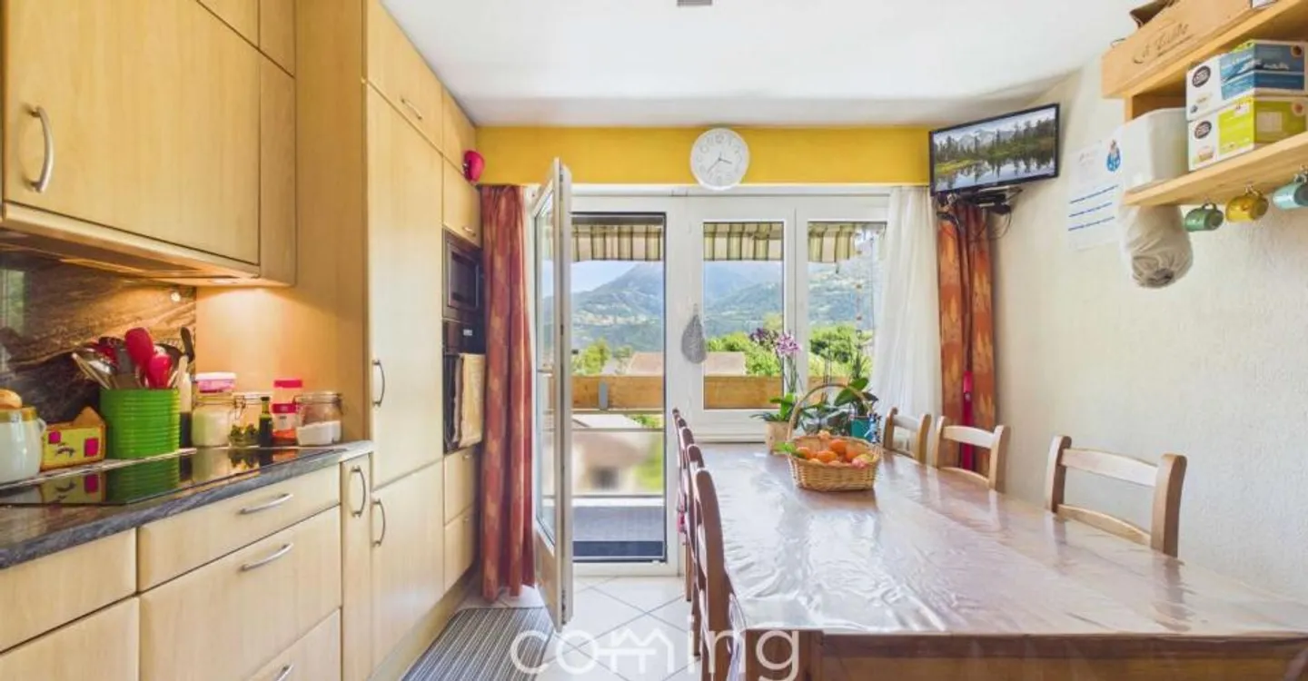Balcony, Mountain Panorama and Plenty of Space - Family-Friendly 4.5-Room Apartment in Susten - Photo 7 of 11
