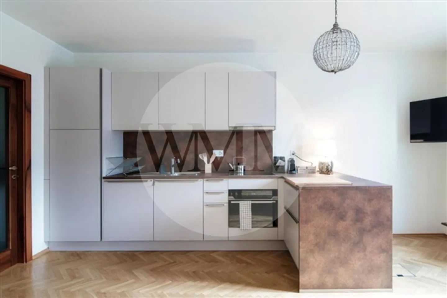 «CHARMANTE 2.5-ZIMMER-MÖBLIERTE WOHNUNG MIT HERRLICHEM SEEBLICK» - Foto 3 von 10