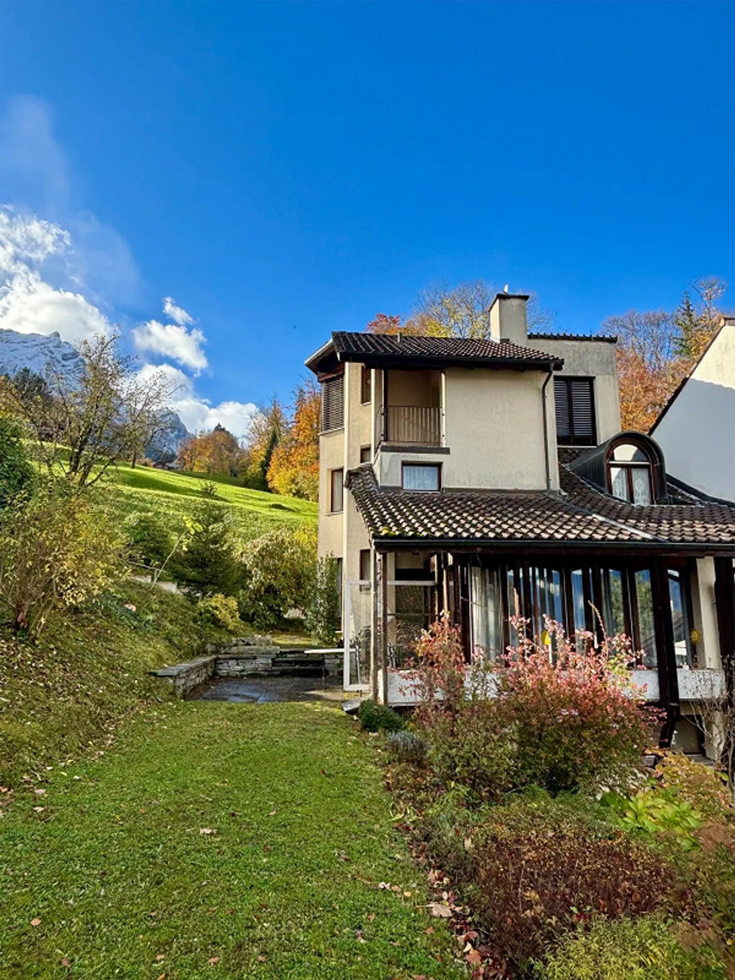 Casa bifamiliare di 5,5 stanze con vista montagna e lago a Hergiswil - Foto 1 di 14