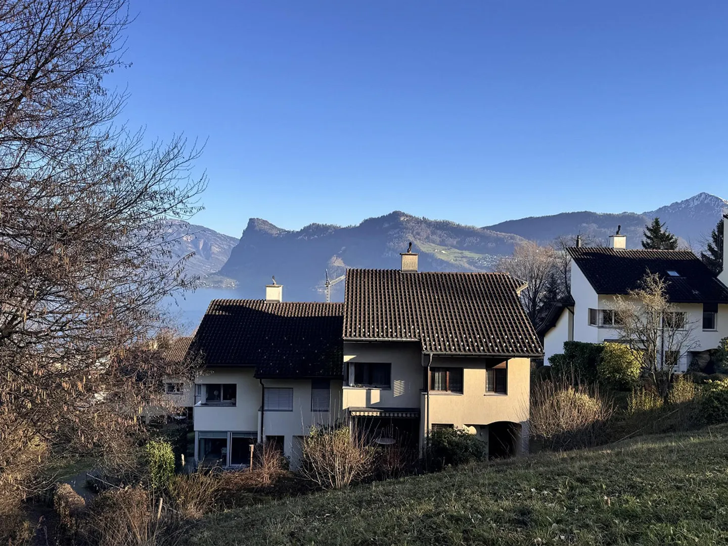 Casa bifamiliare di 5,5 stanze con vista montagna e lago a Hergiswil - Foto 3 di 14