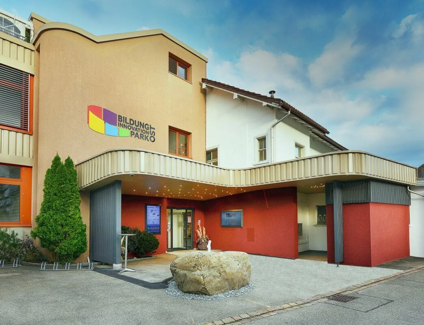 Private, Quiet Office with Co-Working Space Character - Photo 3 of 7