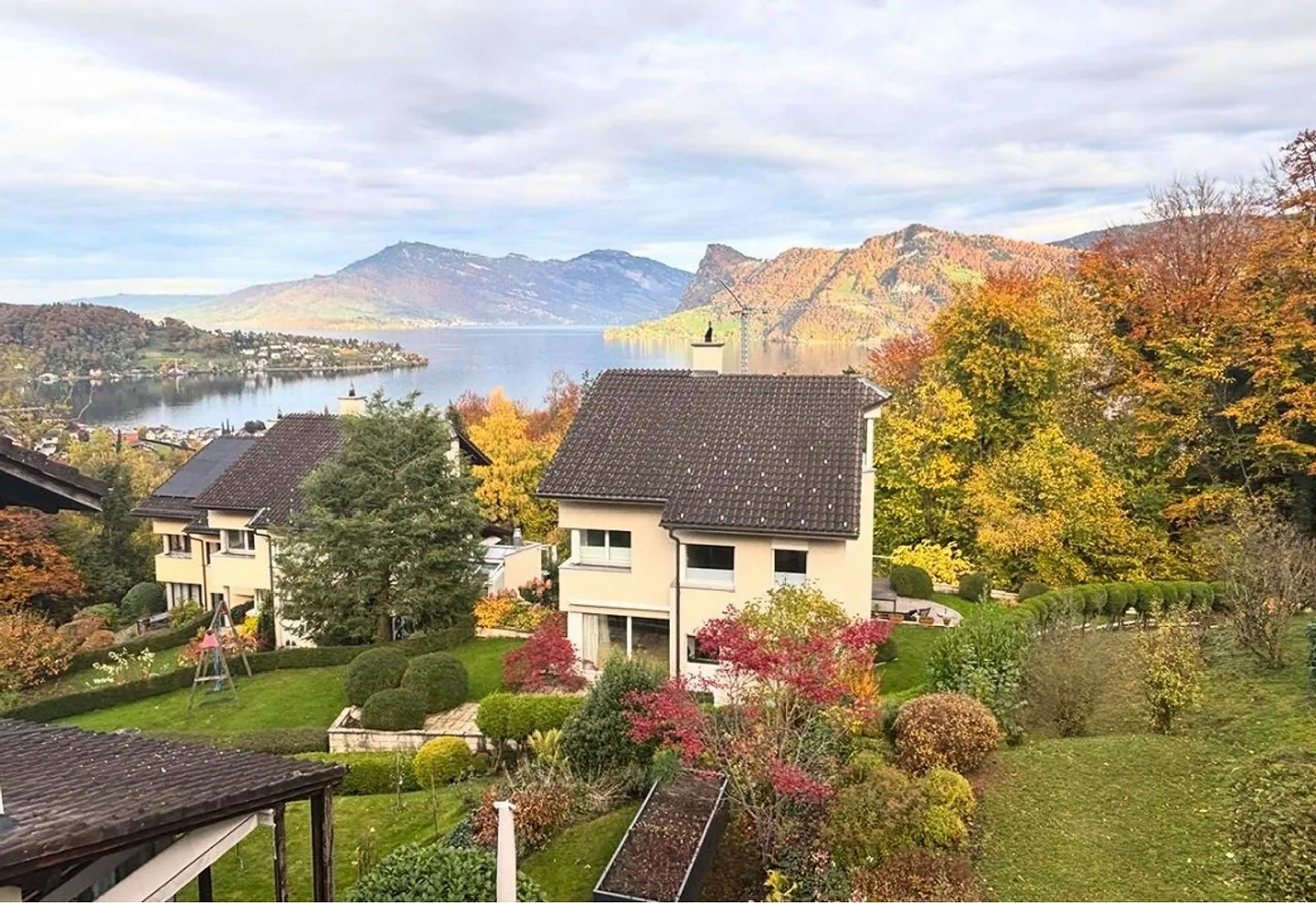 Casa bifamiliare di 5,5 stanze con vista montagna e lago a Hergiswil - Foto 6 di 14
