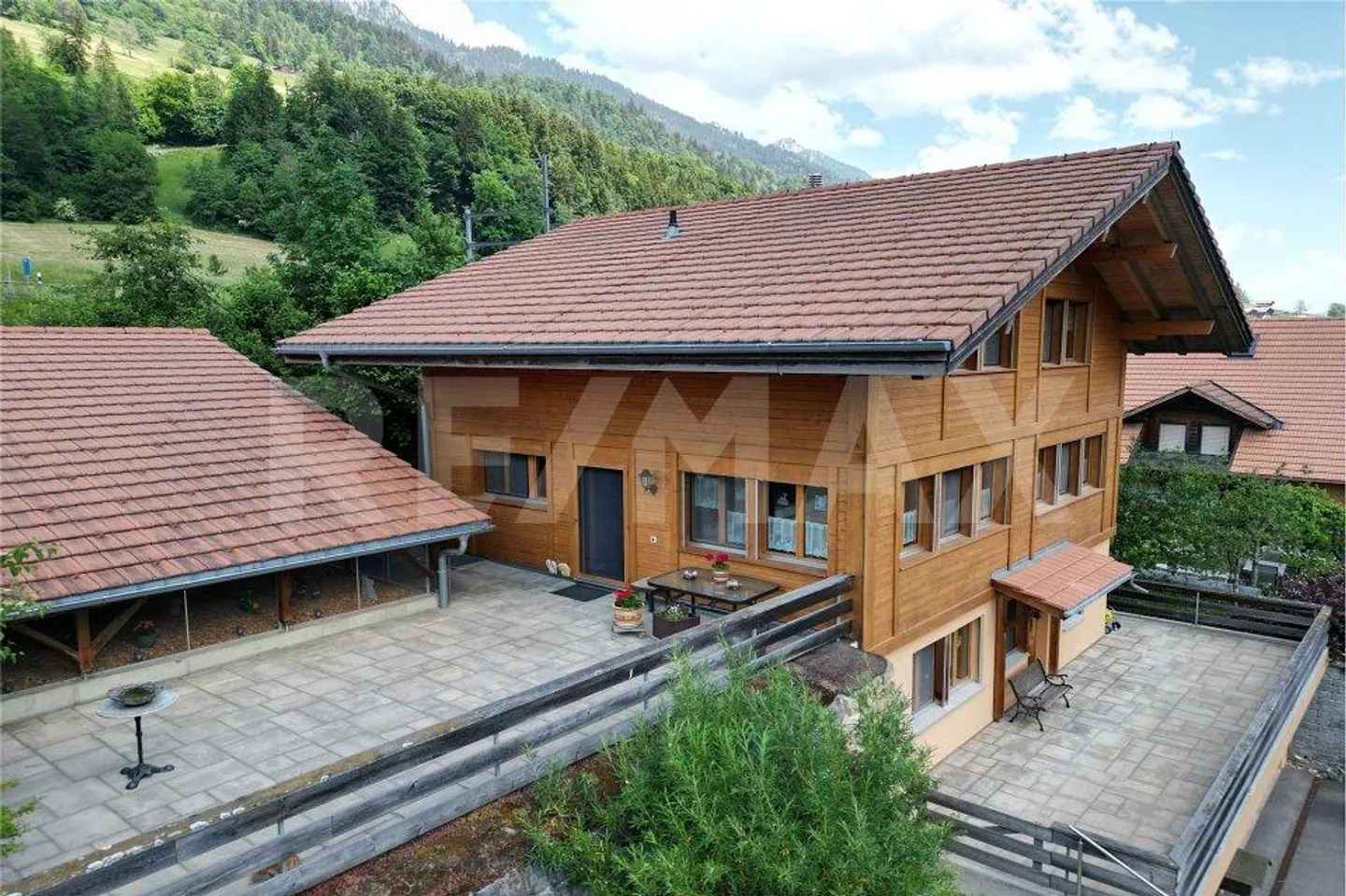 Viel Haus fürs Geld - 7½ Zimmer mit Nebengebäude, nur 17 km von Spiez - Foto 3 von 13