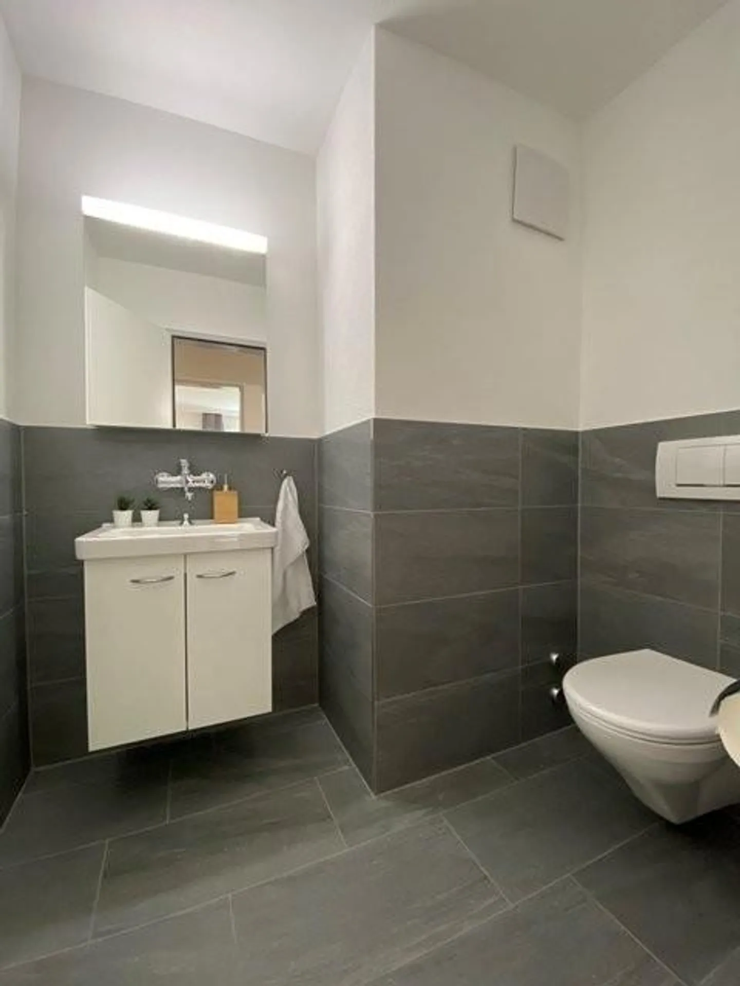 A spacious, modern apartment is waiting for you! - Photo 6 of 7