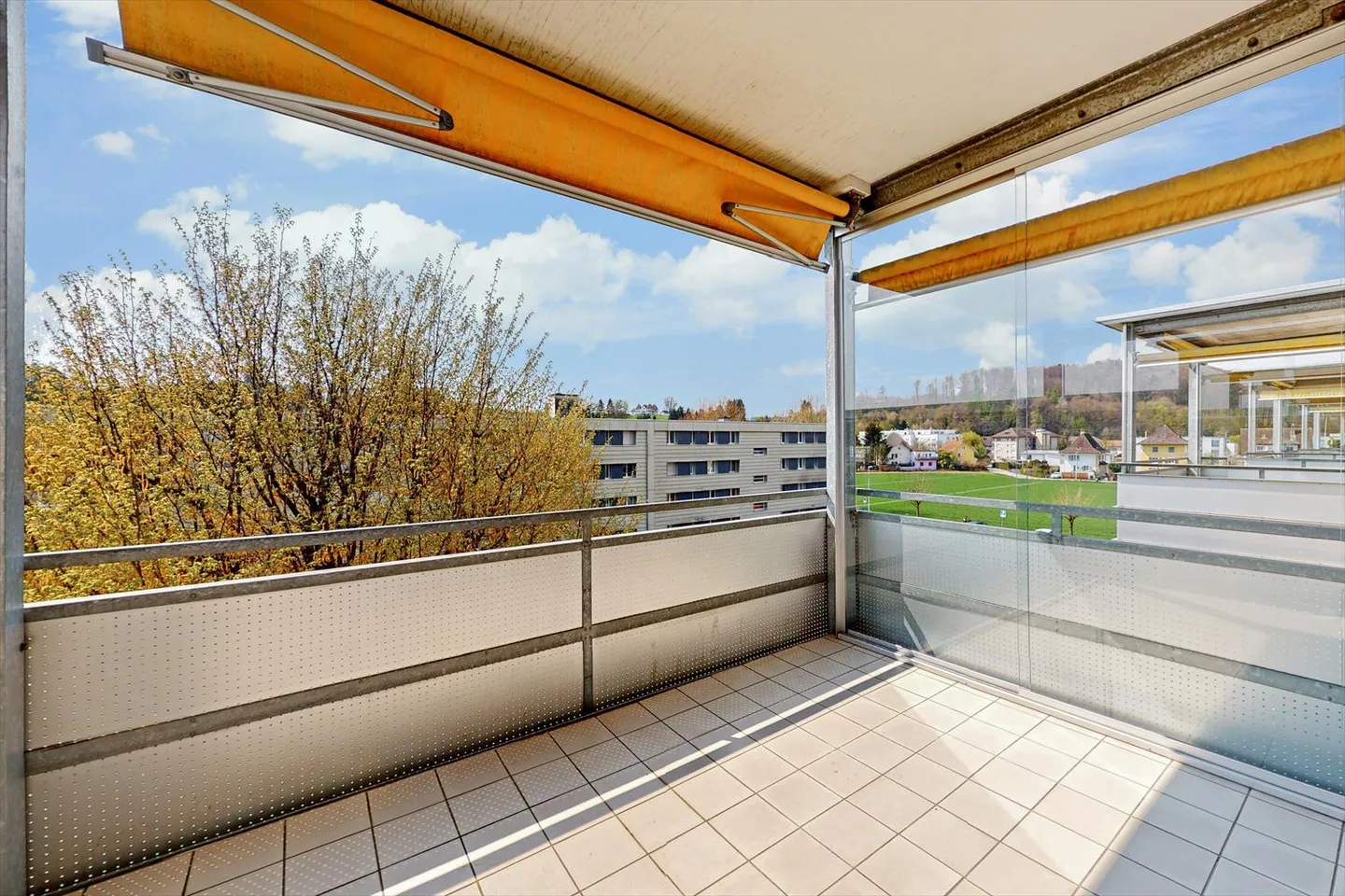 Hatten Sie schon einmal eine Hängematte auf Ihren Balkon? Hier geht das…… - Photo 1 of 9