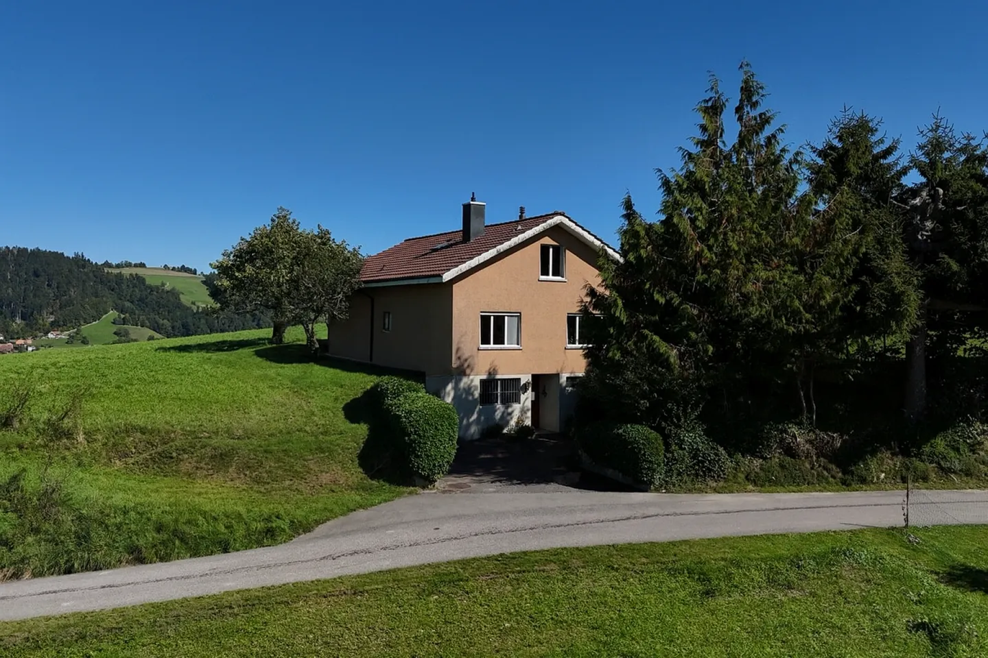 Un gioiello in campagna - Casa bifamiliare con giardino e vista fantastica - Foto 1 di 11