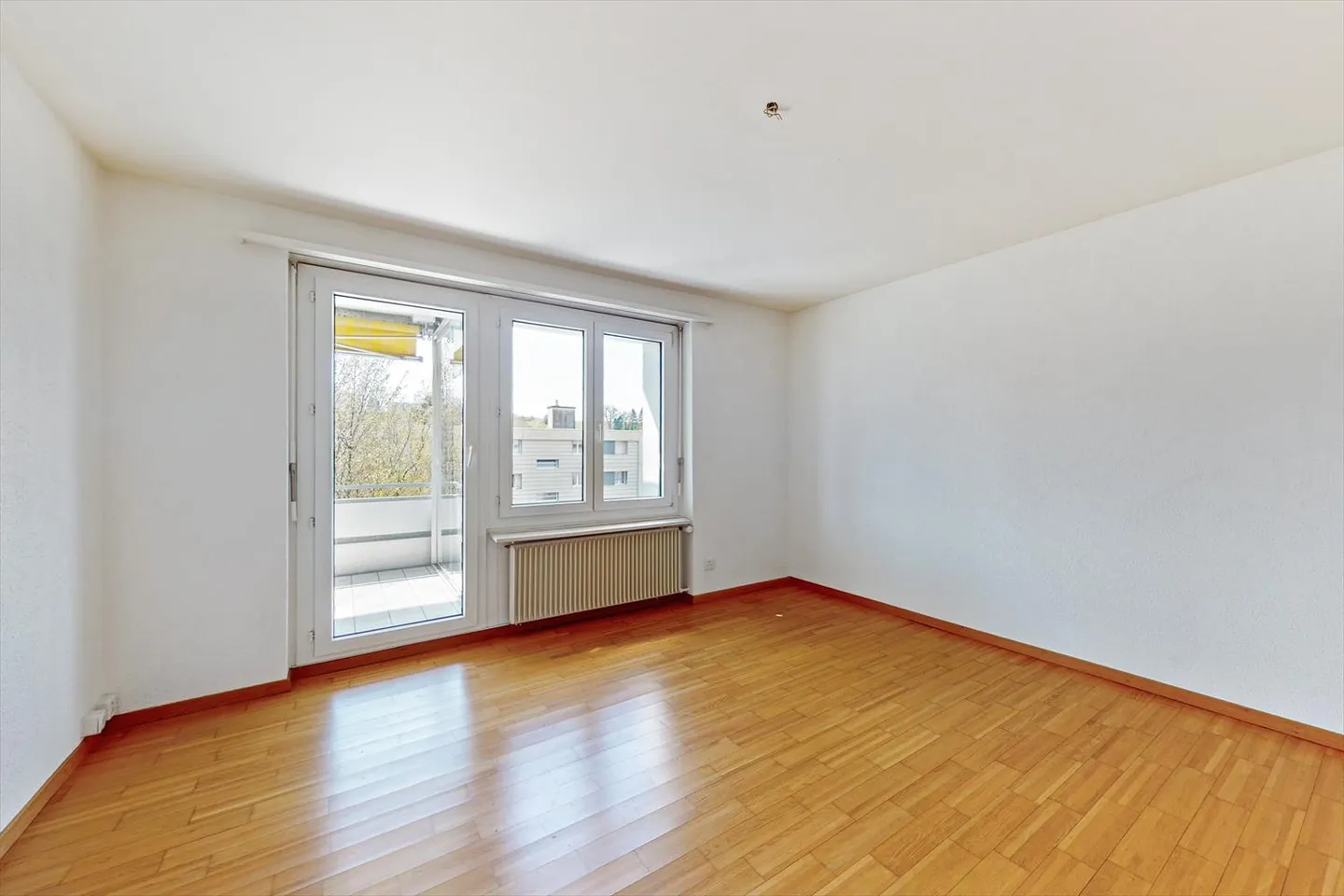 Hatten Sie schon einmal eine Hängematte auf Ihren Balkon? Hier geht das…… - Photo 3 of 9