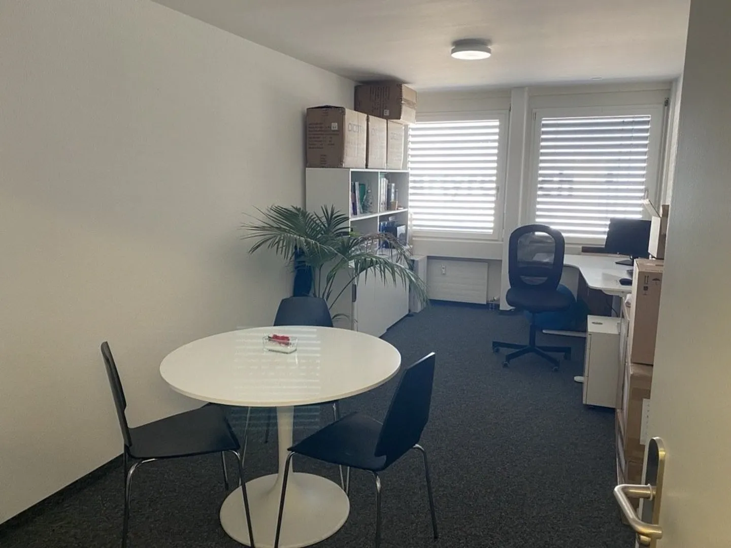 Belles et lumineuses surfaces de bureaux à Birsfelden - Photo 5 sur 8