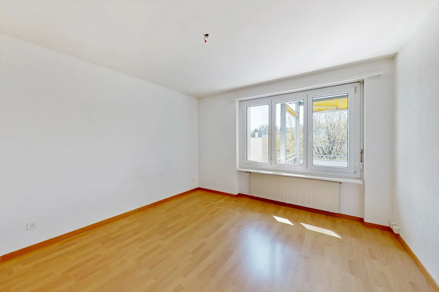 Hatten Sie schon einmal eine Hängematte auf Ihren Balkon? Hier geht das…… - Photo 4 of 9