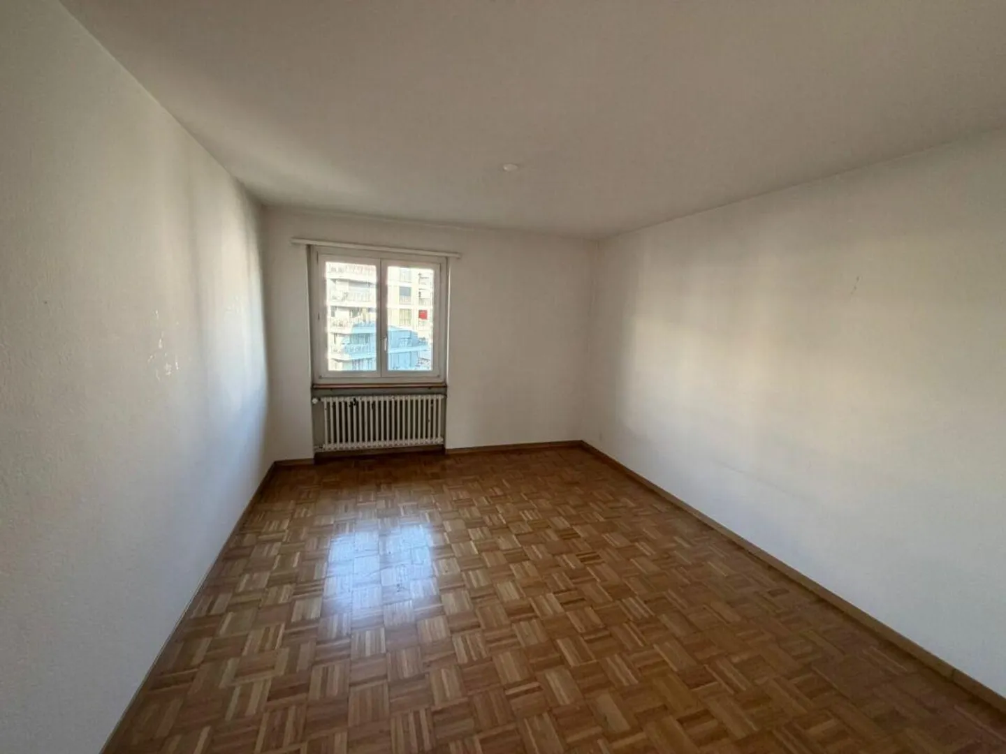 Appartamento affascinante con 3 camere vicino alla stazione di Dübendorf - Foto 3 di 6