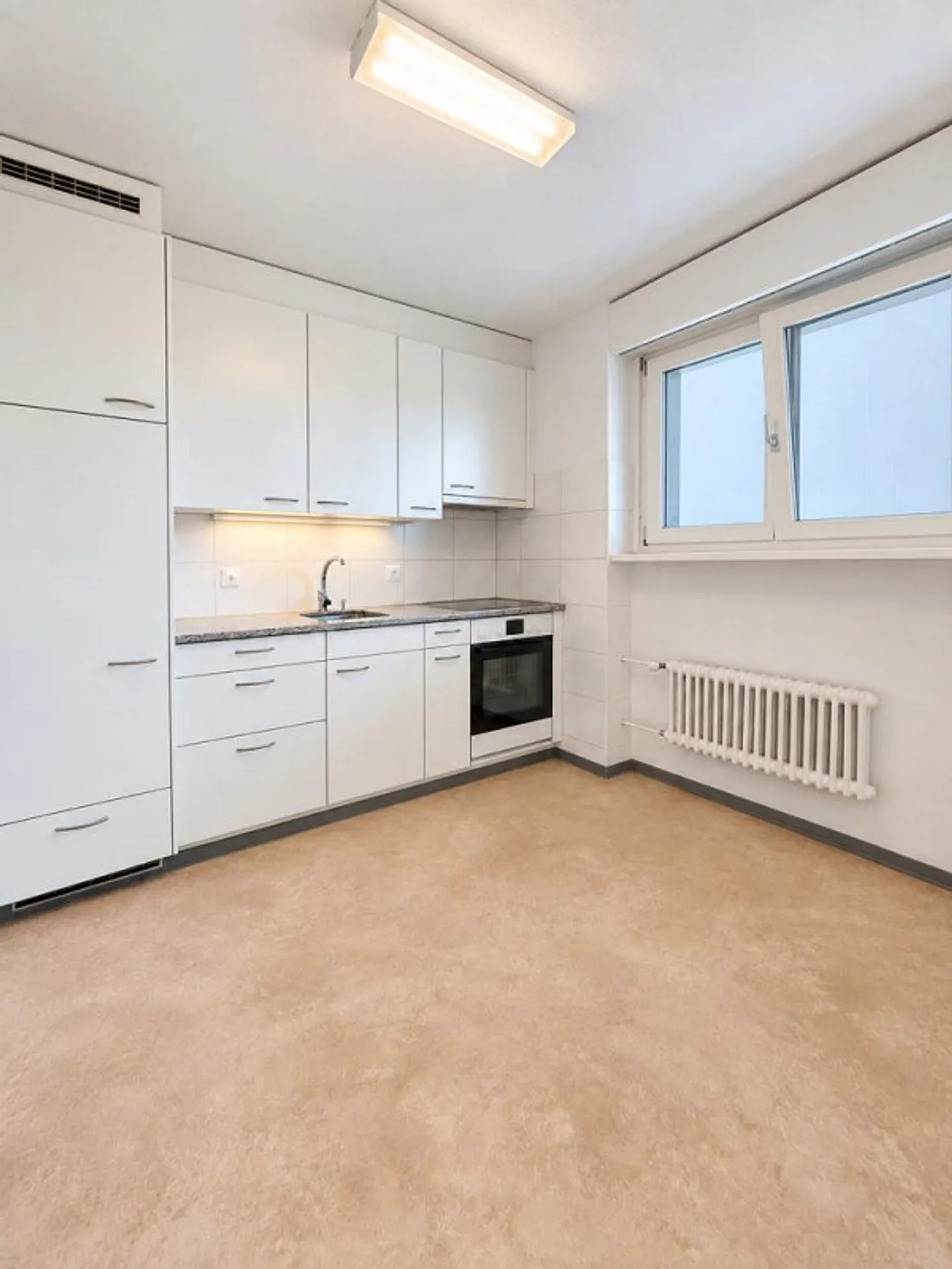 Centrally Located 1½ Room Apartment Near Adliswil Train Station - Photo 4 of 5