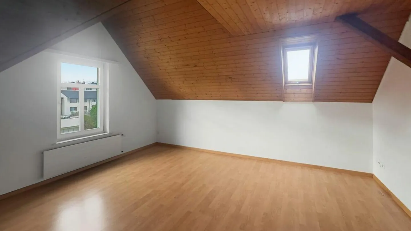 Charming 3-room attic apartment in a central location in Schwarzenbach for rent - Photo 4 of 10