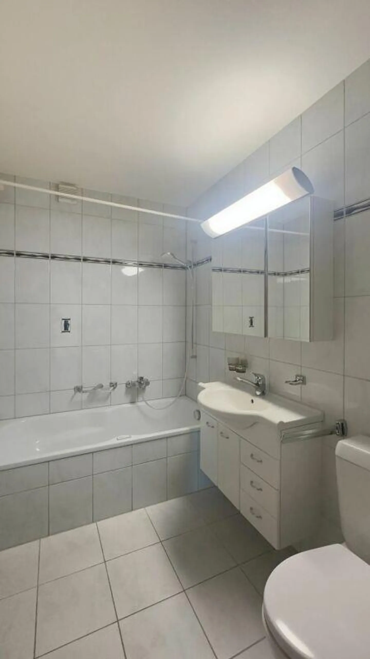 Charming 3-room attic apartment in a central location in Schwarzenbach for rent - Photo 7 of 10