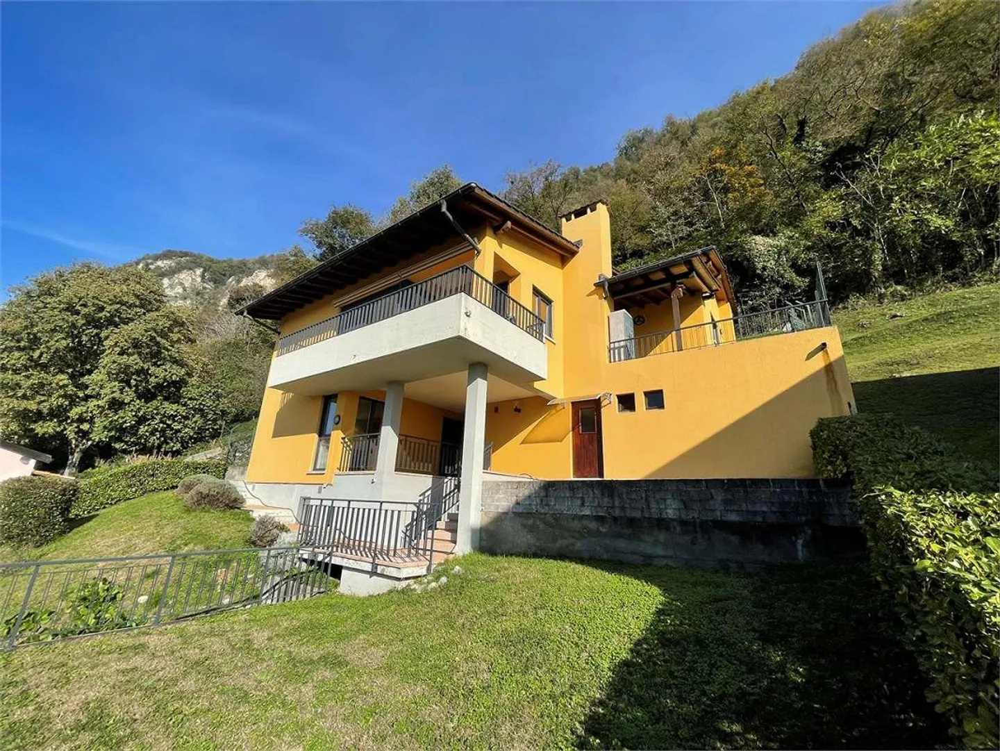 Maison de campagne exclusive - 8 pièces, vue panoramique et grand jardin - Photo 1 sur 12