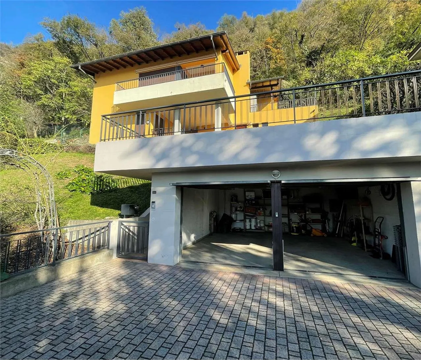 Maison de campagne exclusive - 8 pièces, vue panoramique et grand jardin - Photo 2 sur 12