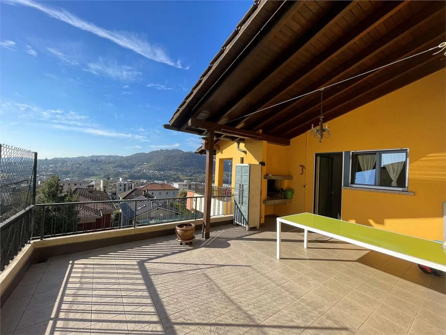 Maison de campagne exclusive - 8 pièces, vue panoramique et grand jardin - Photo 3 sur 12
