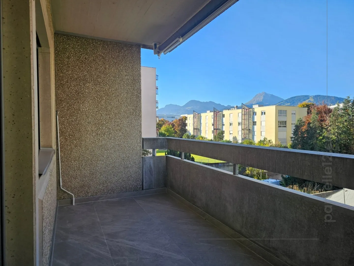 Große Wohnung 3.5 Zimmer modern und sehr hell, nahe der Innenstadt - Photo 5 of 12