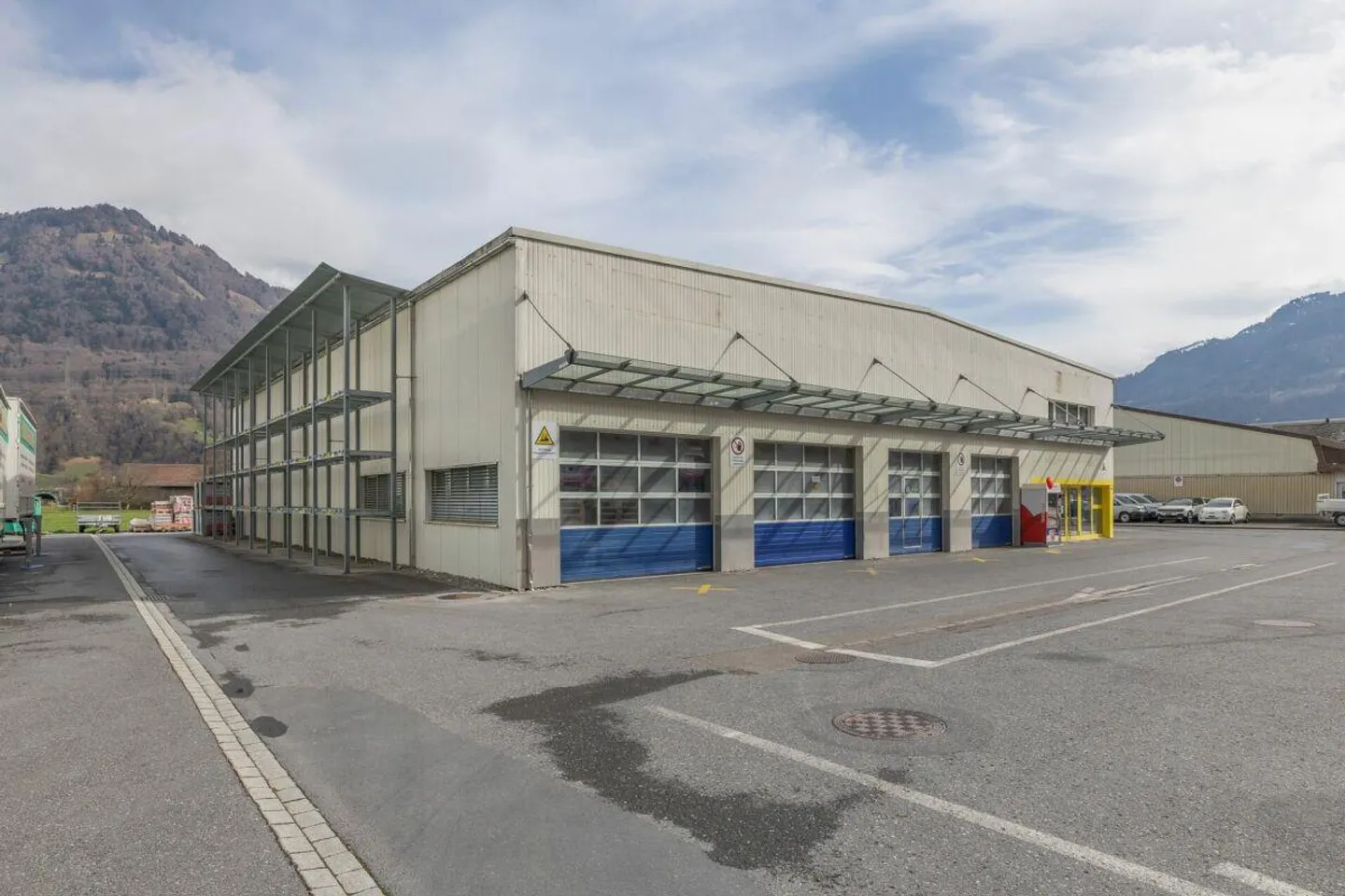 Attractive commercial property in an ideal location - Photo 1 of 12