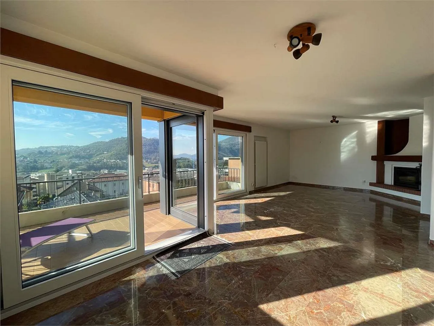 Maison de campagne exclusive - 8 pièces, vue panoramique et grand jardin - Photo 4 sur 12