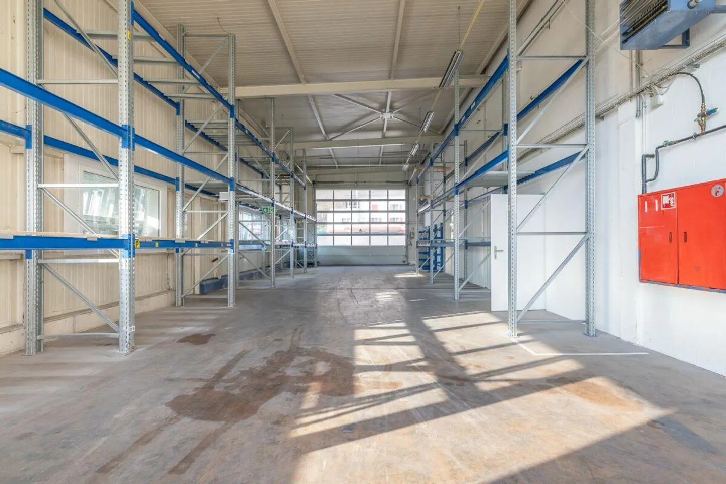 Attractive commercial property in an ideal location - Photo 5 of 12