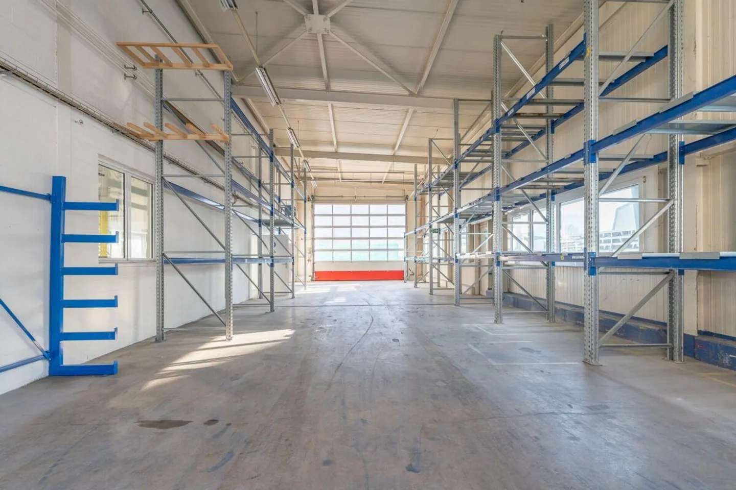 Attractive commercial property in an ideal location - Photo 6 of 12