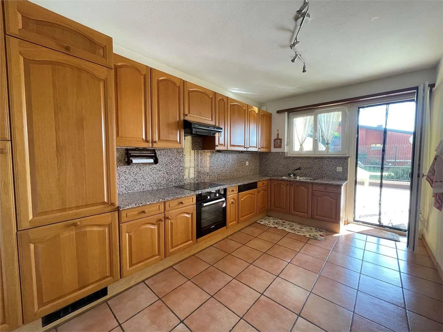 Maison de campagne exclusive - 8 pièces, vue panoramique et grand jardin - Photo 10 sur 12