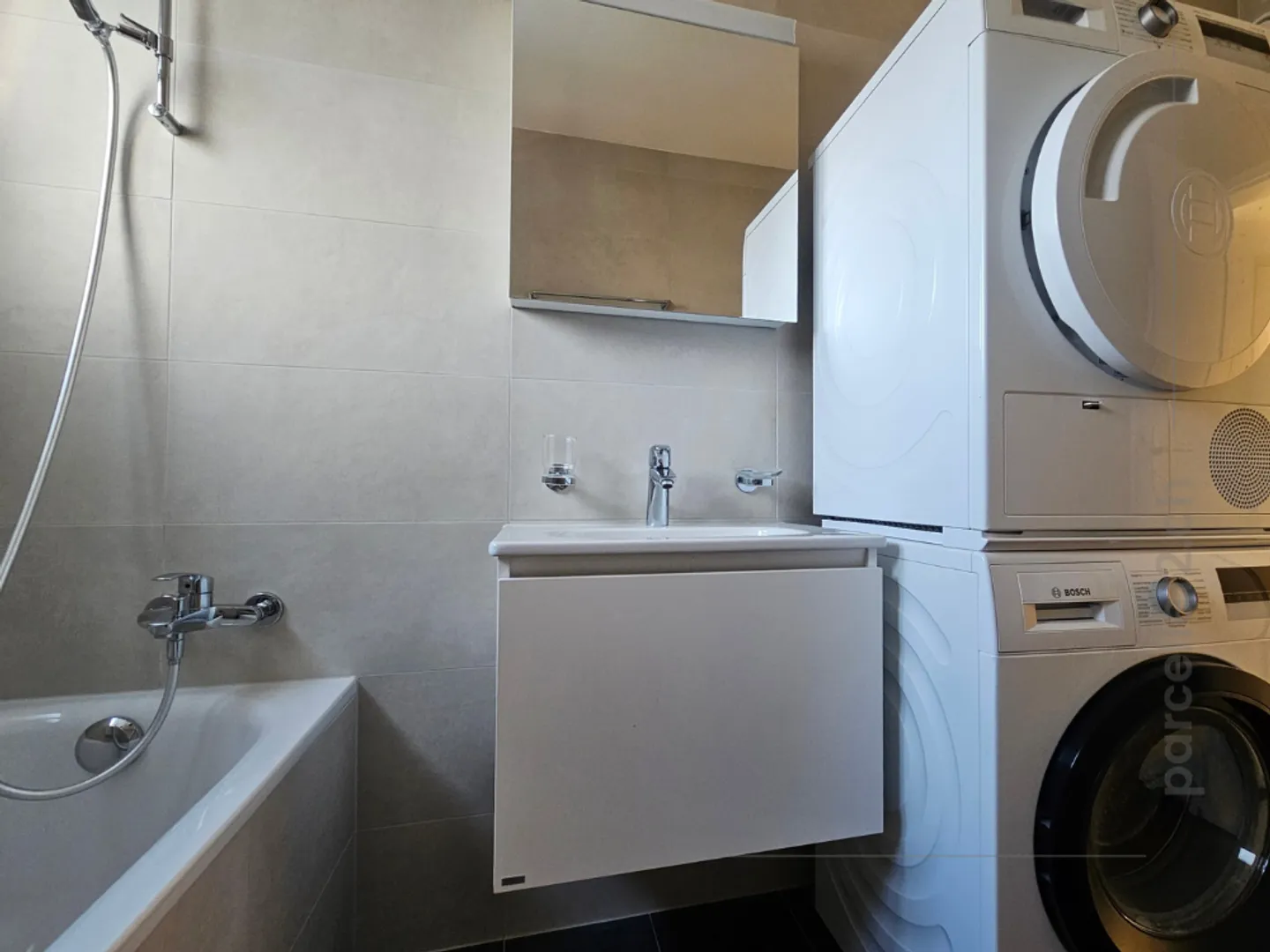 Große Wohnung 3.5 Zimmer modern und sehr hell, nahe der Innenstadt - Photo 9 of 12