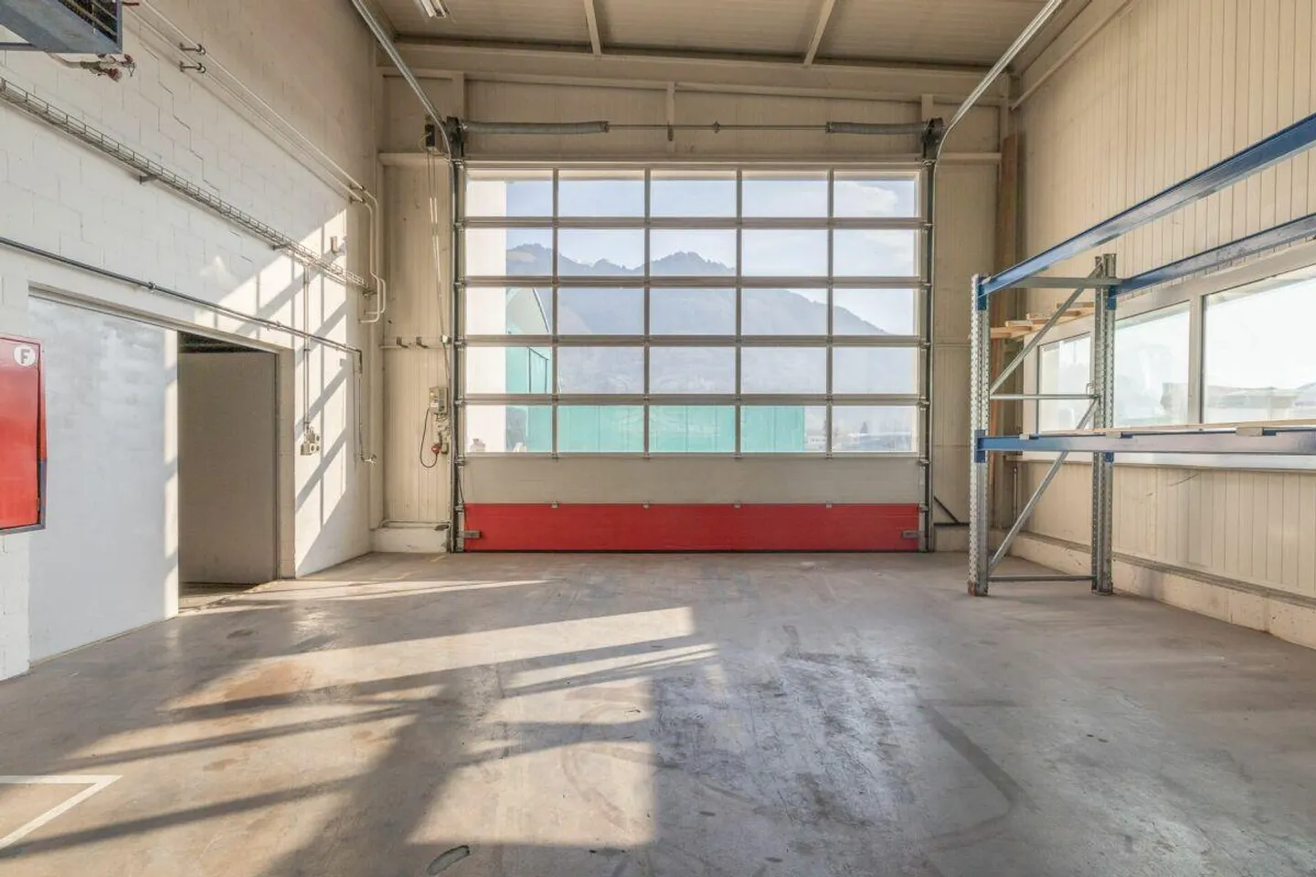 Attractive commercial property in an ideal location - Photo 7 of 12