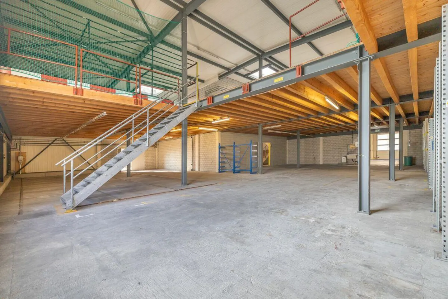 Attractive commercial property in an ideal location - Photo 8 of 12