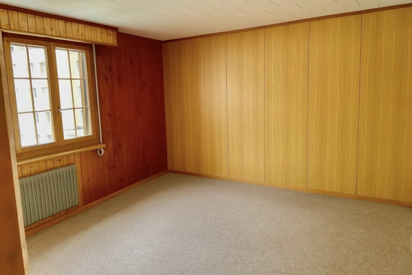 CHARMANTE UND ZENTRALE 4.5-ZIMMER-WOHNUNG MIT WUNDERBARER BERGPANORAMASICHT - Foto 6 von 10