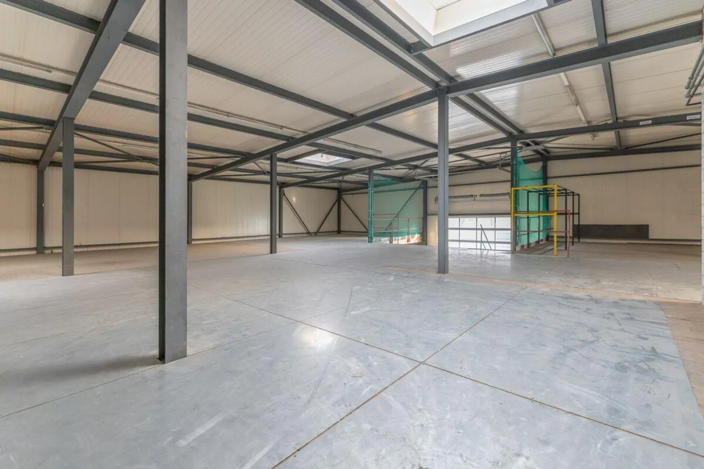 Attractive commercial property in an ideal location - Photo 10 of 12