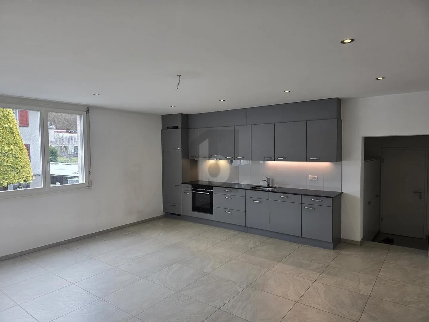 MODERNE DANS UN ENDROIT CALME - Photo 1 sur 5