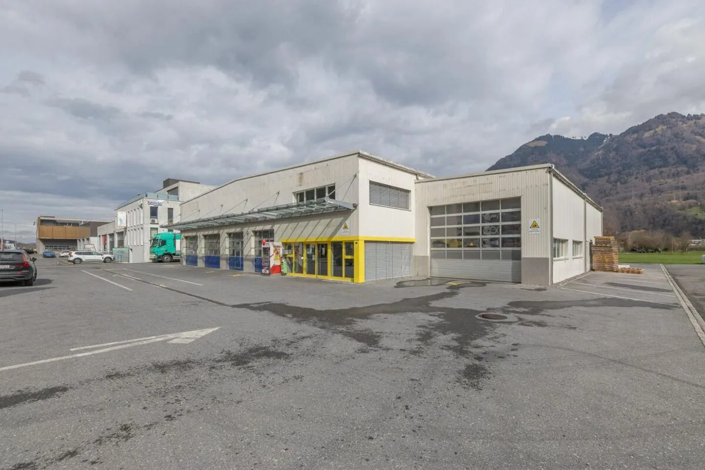 Attractive commercial property in an ideal location - Photo 12 of 12