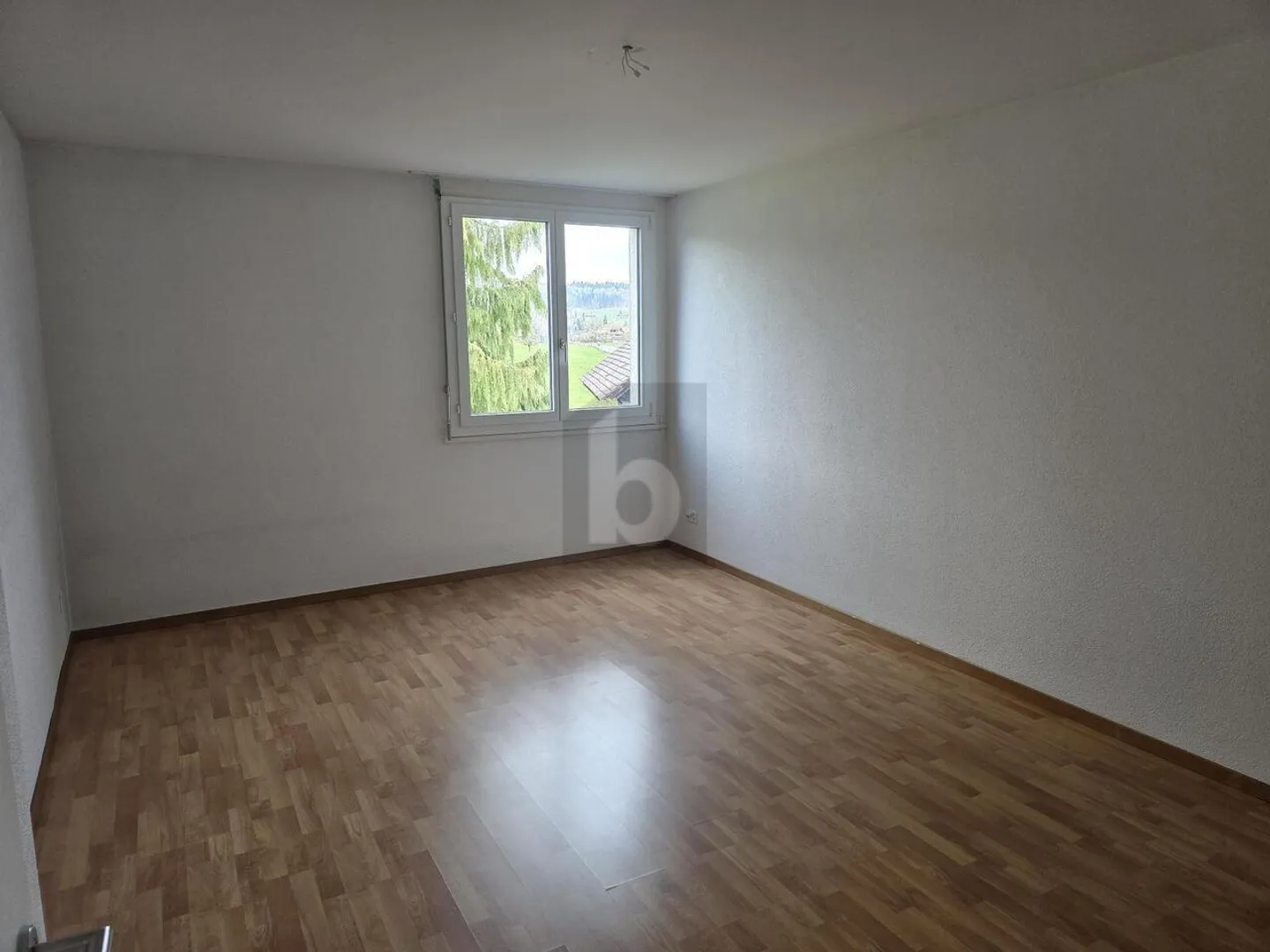 MODERNE DANS UN ENDROIT CALME - Photo 2 sur 5