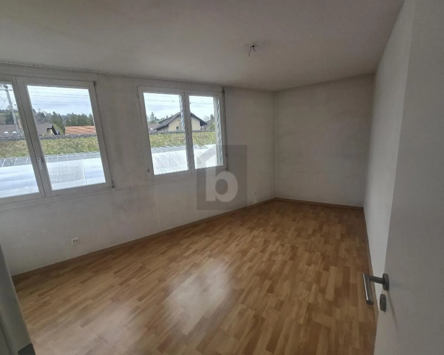 MODERNE DANS UN ENDROIT CALME - Photo 3 sur 5