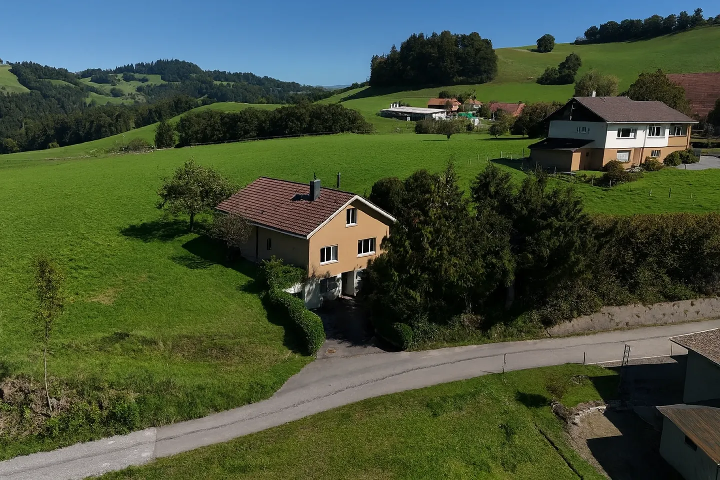 Un gioiello in campagna - Casa bifamiliare con giardino e vista fantastica - Foto 3 di 11
