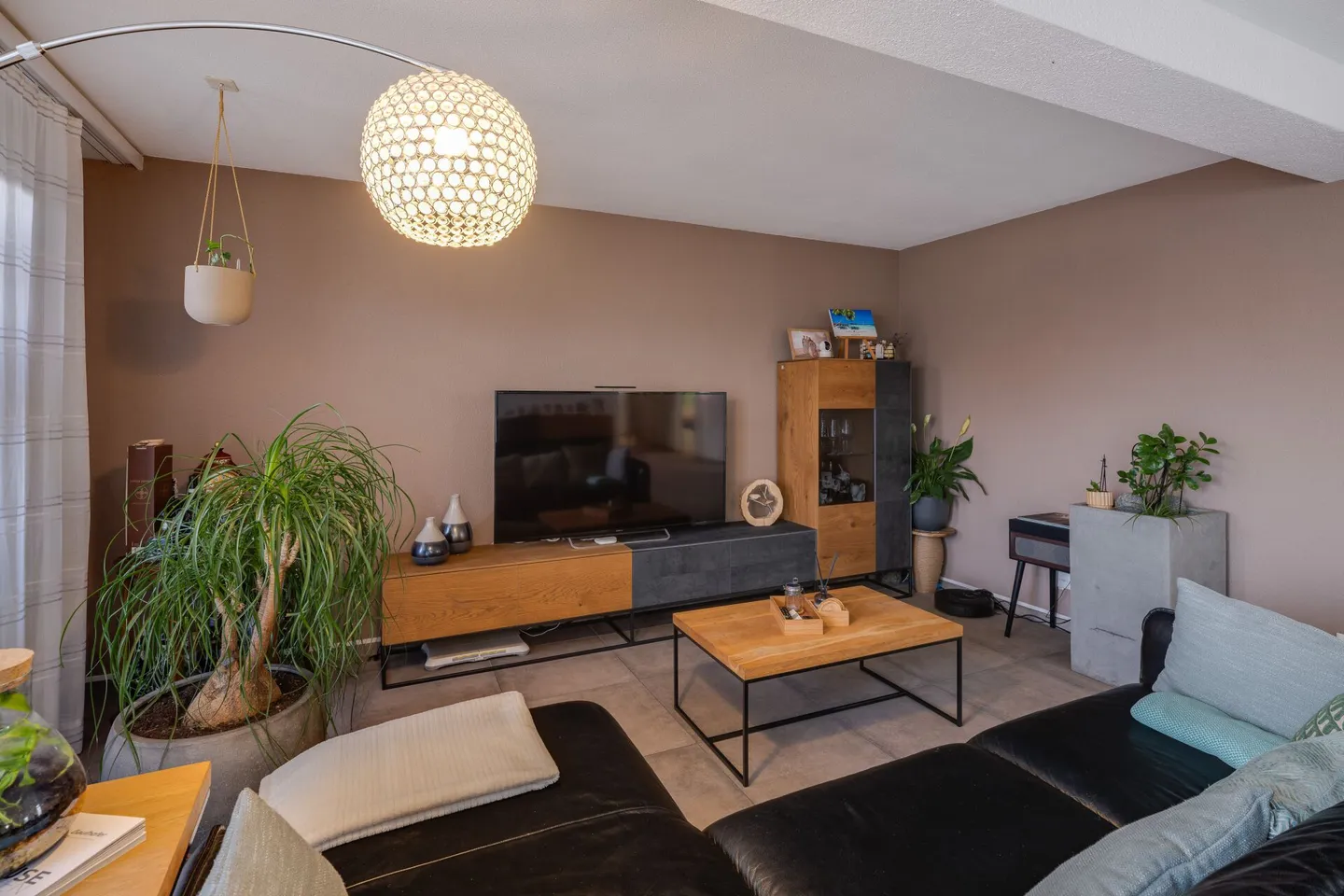 Fully renovated 4.5 room apartment with two terraces in the center of Oensingen - Photo 1 of 17