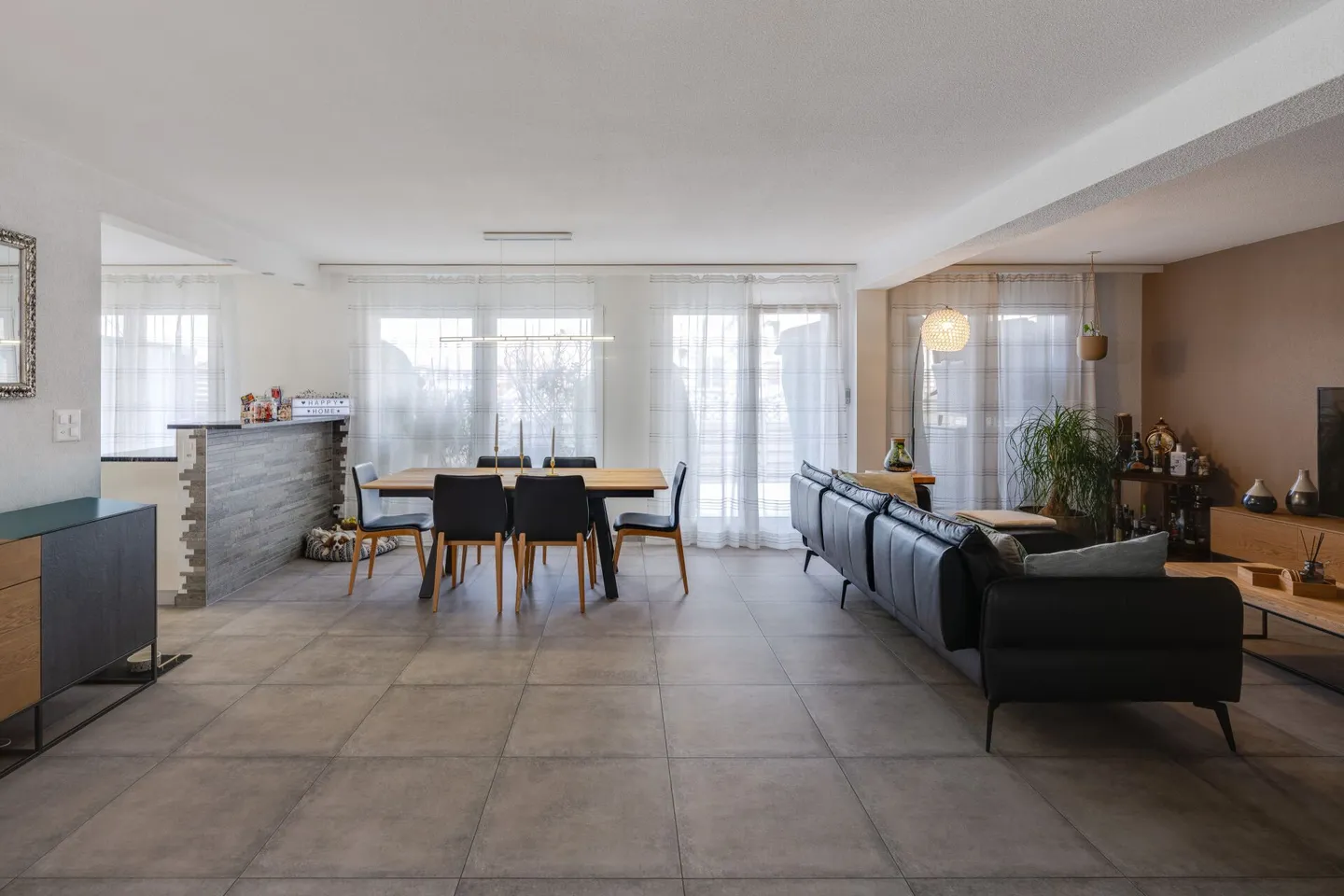 Fully renovated 4.5 room apartment with two terraces in the center of Oensingen - Photo 2 of 17