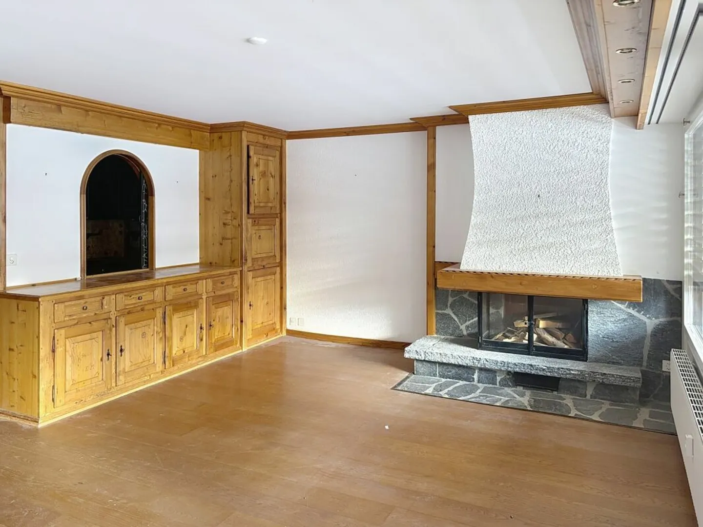 Charming Apartment with Golf View - Photo 2 of 7