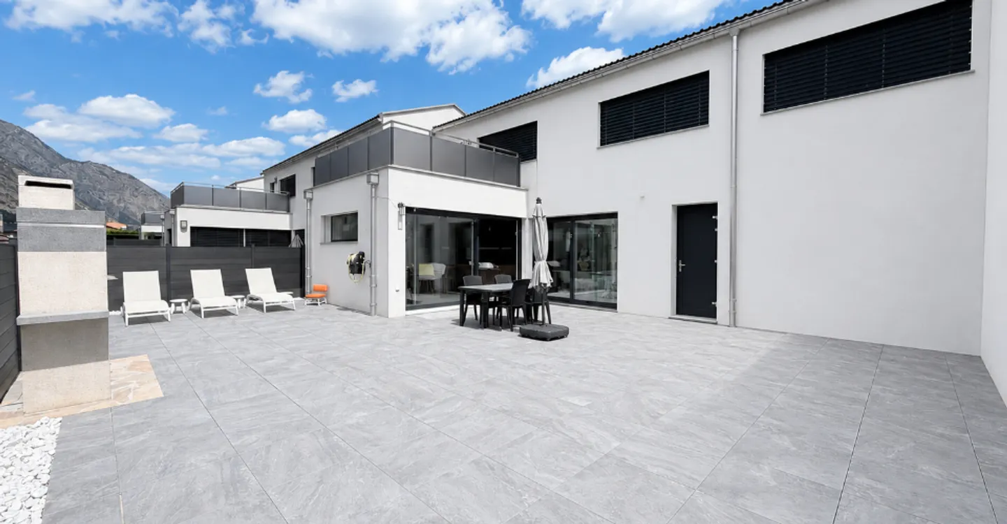 Modern Villa with Garage in Saillon - Photo 1 of 12